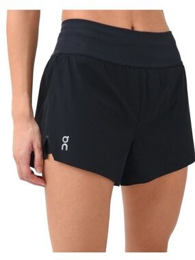 On run on clouds running shorts black large